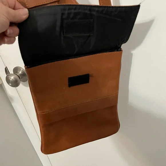 Vintage 90’s Essa Genuine Leather Camel Brown Crossbody Satchel Chest Bag - Picture 3 of 12